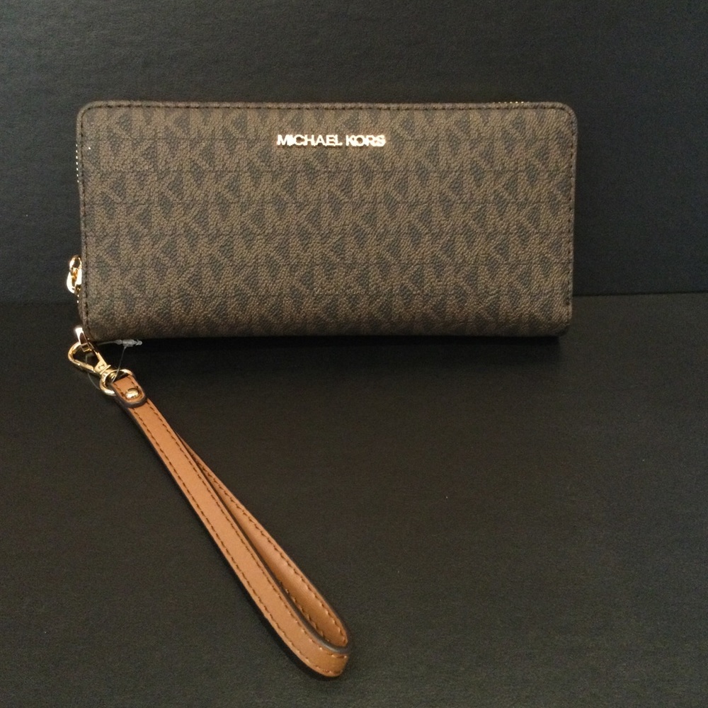 MK Jet Set Travel Large Continental Wallet